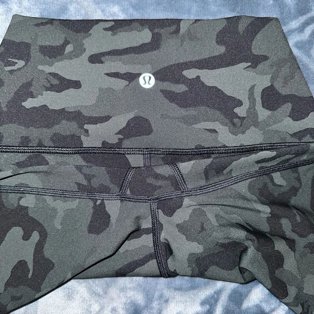 Size 6 Camo Lululemon Align Legging 28" - Picture 6 of 8